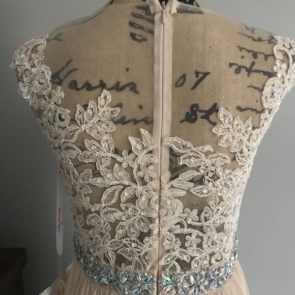 Brand new gown - Picture 4 of 6